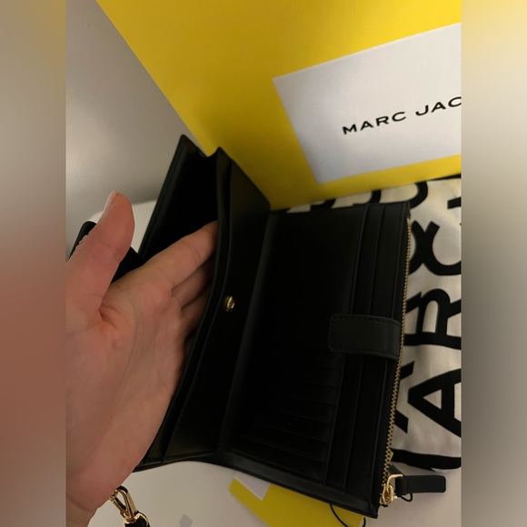 BNWT MARC JACOB’S WRISTLET WALLET - Picture 7 of 8